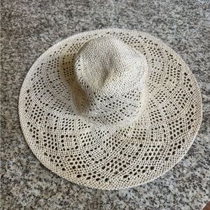 [NWT] L*space Beige Crochet Sun Hat